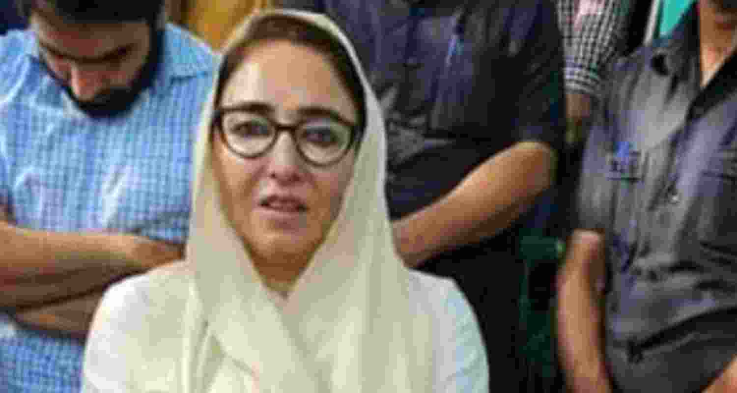  Darakhshan Andrabi. 