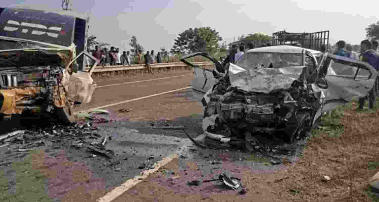 The accident occurred at approximately 7.30 am near Neelamandi Tanda in Bhalki taluk. 