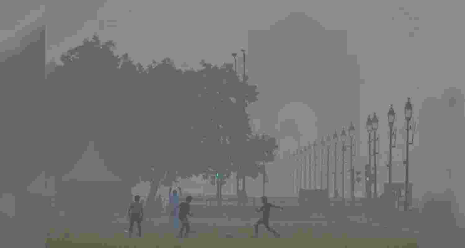 Delhi woke up to a smoggy morning today. Average AQI is 303.