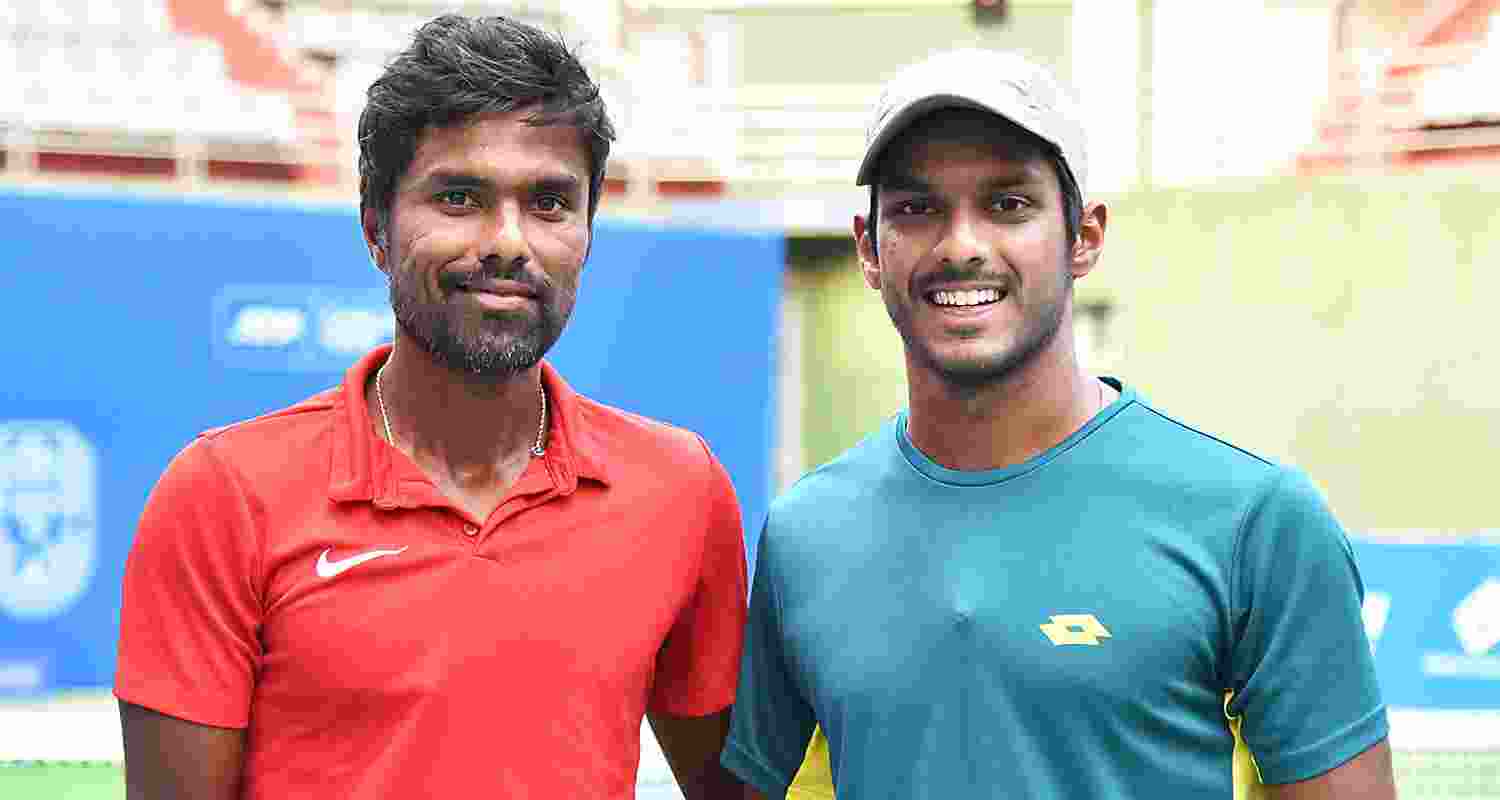 The Indian pair of Anirudh Chandrasekar and Vijay Prashanth advanced to the men's doubles quarterfinals at the US men's clay court championship ATP tour