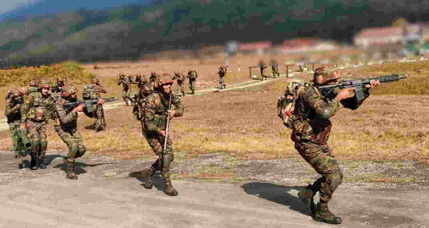 Indian Army and Assam Rifles conduct helicopter-borne troop insertion drill in Arunachal’s Vijaynagar. 