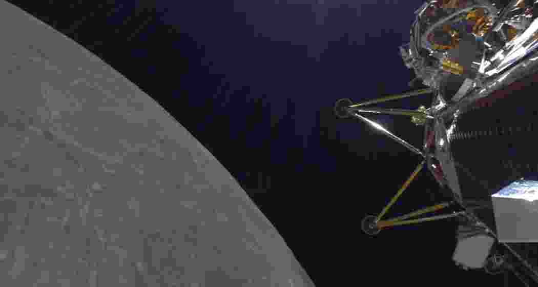 High-resolution images of the Moon captured by Athena as it orbits in preparation for its landing attempt at the Mons Mouton site near the lunar south pole. (Photo credit: @Int_Machines)