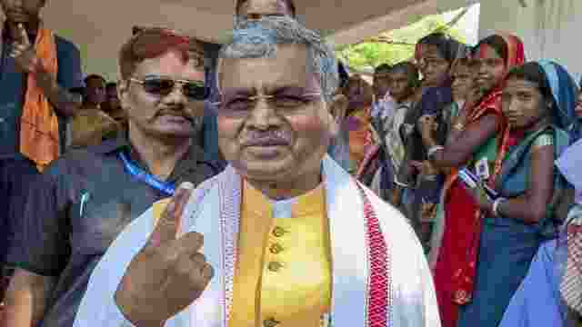 Chatra seat saw about 11.43 per cent voter turnout till 9 am while the same was at 12.04 per cent and 11.56 per cent in Hazaribag and Koderma seats, respectively.