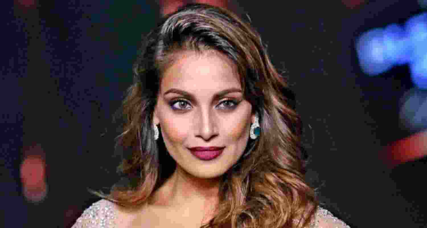 Actor Bipasha Basu to pen book