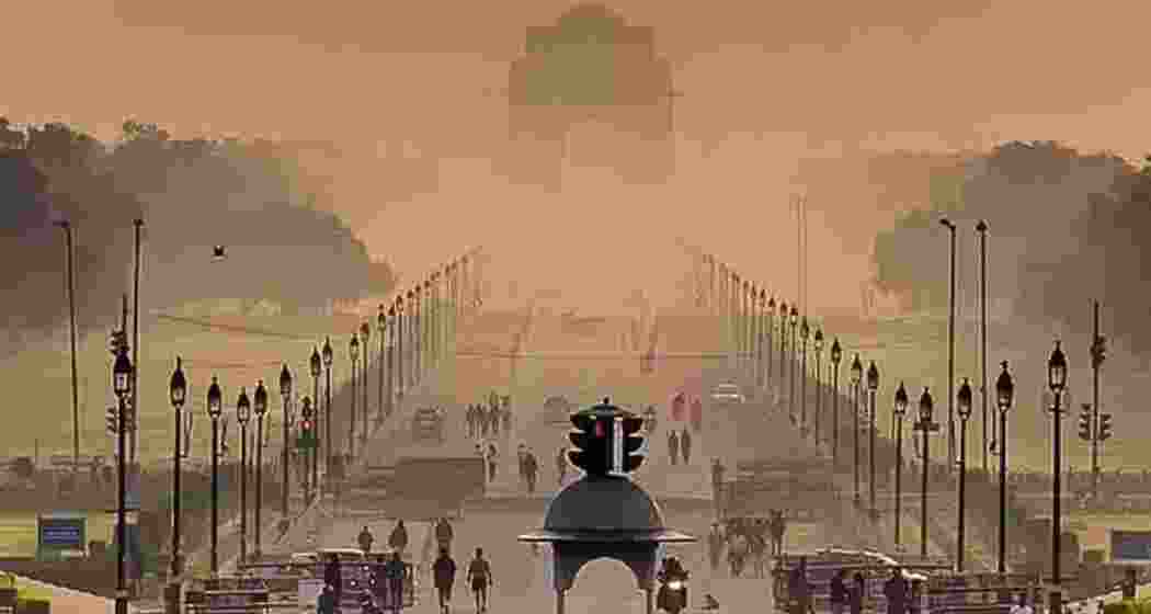 India Gate shrouded in a dense blanket of smog, as Delhi’s air quality slipped into the ‘severe’ category, reducing visibility and prompting emergency pollution-control measures.