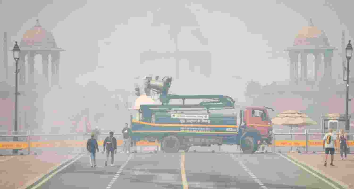 Delhi recorded an AQI of 339 in very poor category. 