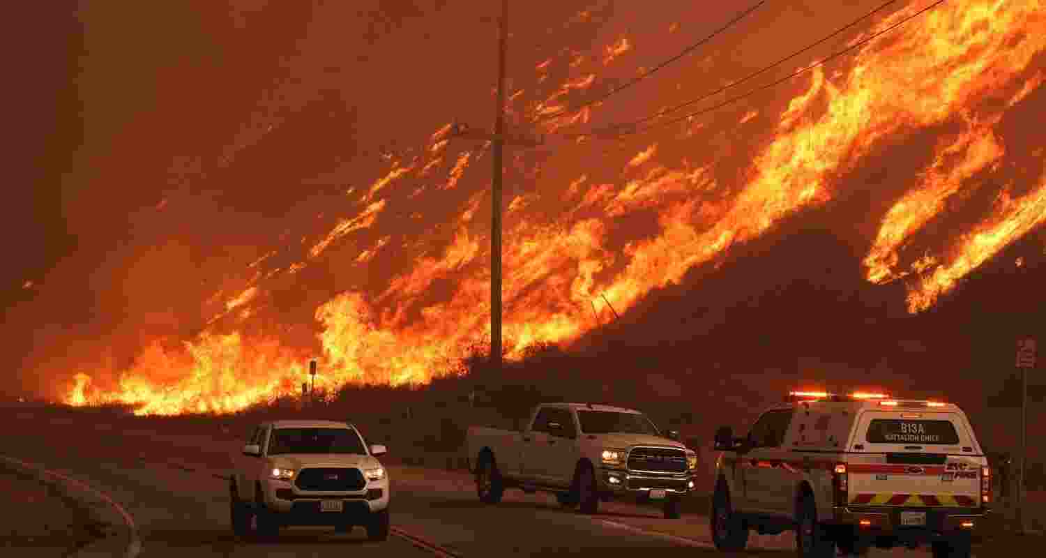Wildfire is seen spreading from Los Angeles to other parts in Southern California. Wildfire is seen spreading from Los Angeles to other parts in Southern California.