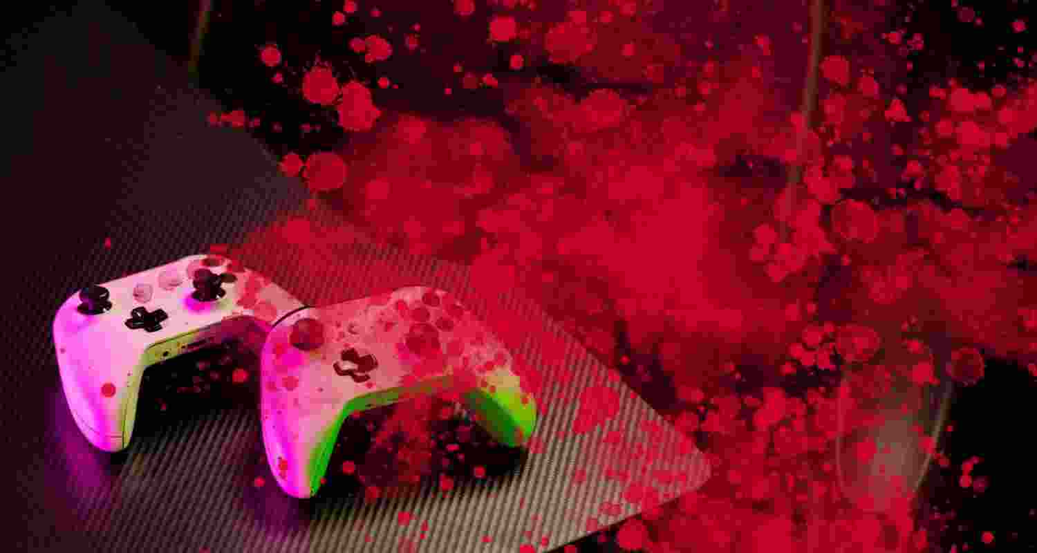 24-year-old slits own throat after losing in online game