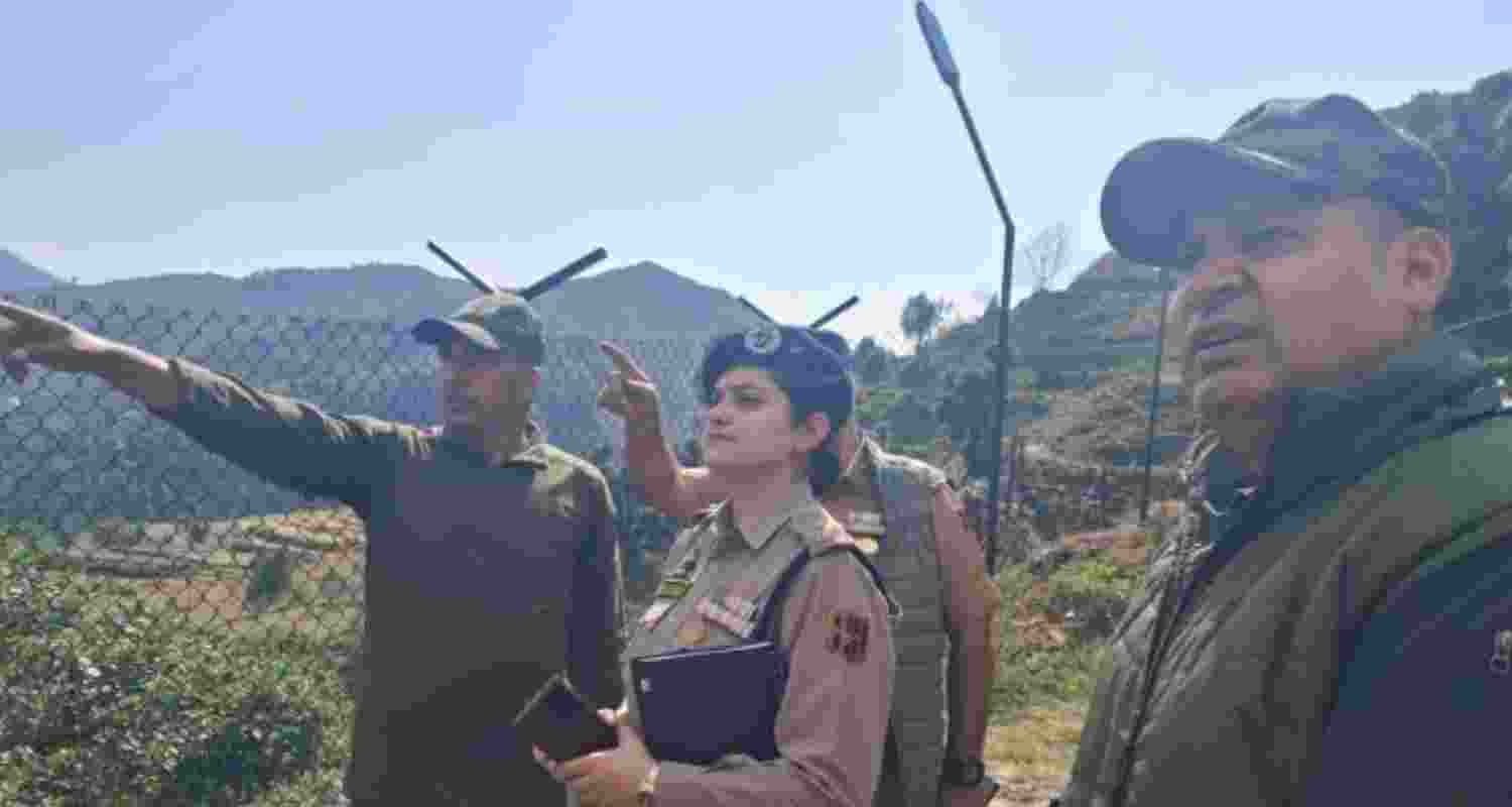 Kathua SSP Mohita Sharma orders intense CASO and long-range patrols in border areas. 