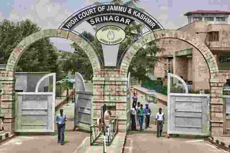 J&K HC quashes PSA on activist after he spent 8 months in prison