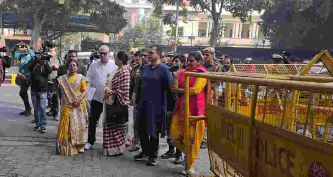 The delegation included TMC Lok Sabha MPs Satabdi Roy, Kalyan Banerjee, Pratima Mondal, Sajda Ahmed, and Mahua Moitra, alongside Rajya Sabha MPs Dola Sen, Mamata Thakur, Saket Gokhale, and Prakash Chik Barik.