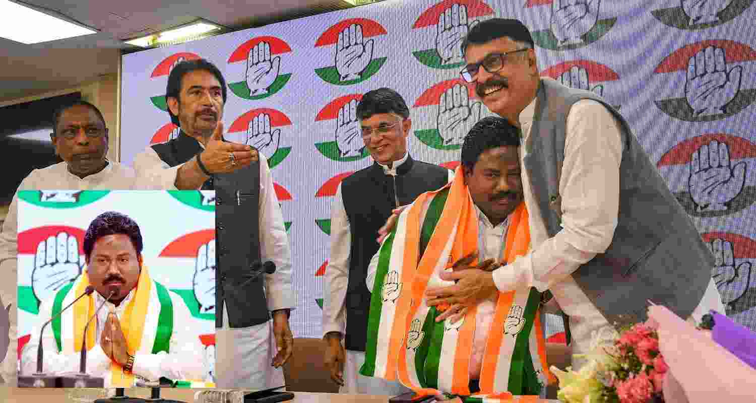 JP Patel along with Congress leaders in New Delhi.