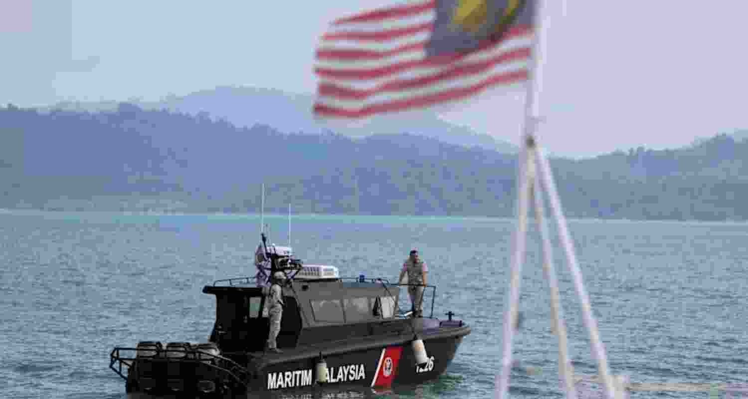 Malaysia-Thailand resume searches after deadly boat sinking