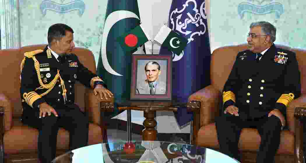 Admiral Nazmul Hassan, Chief of Bangladesh Navy, holds talks with Pakistan Navy Chief Admiral Naveed Ashraf. (File photo)