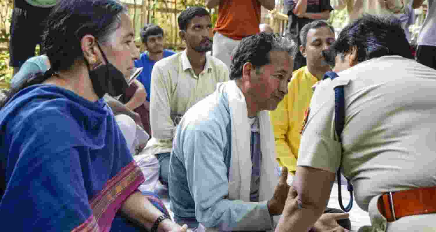 Delhi Police detained climate activist Sonam Wangchuk and 20 others for protesting outside Ladakh Bhawan. 