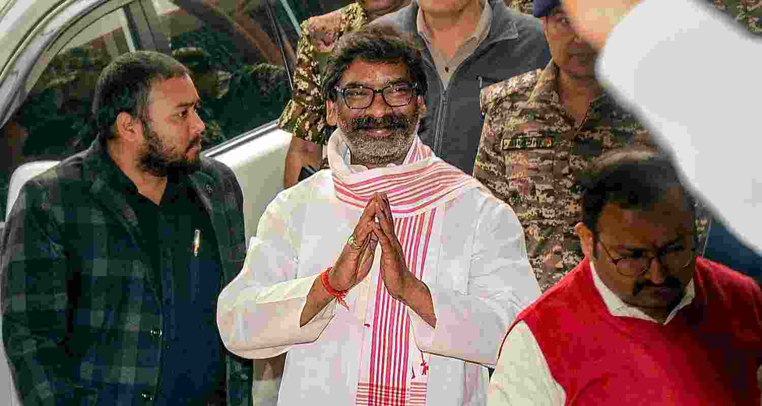 Former Jharkhand CM and JMM leader Hemant Soren being produced before a PMLA court by the Enforcement Directorate (ED) officials in a money laundering case, in Ranchi, Monday. 