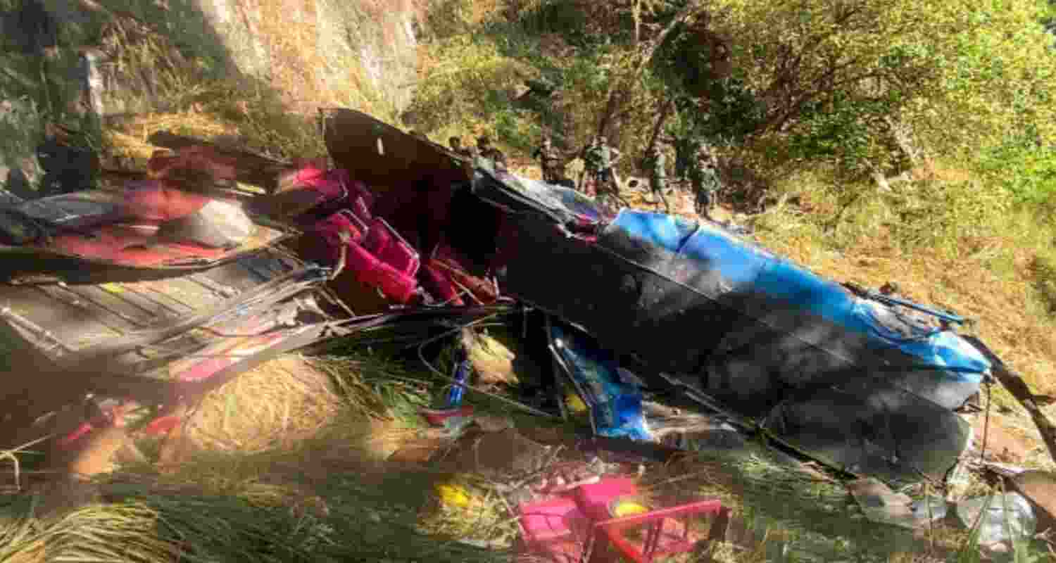 15 dead in Sri Lanka bus crash, vehicle plunges 1000 feet