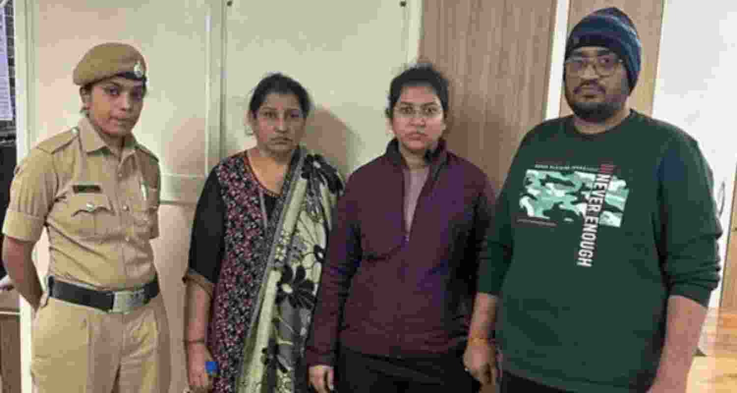 B'luru techie suicide: Father holds ashes, awaits justice