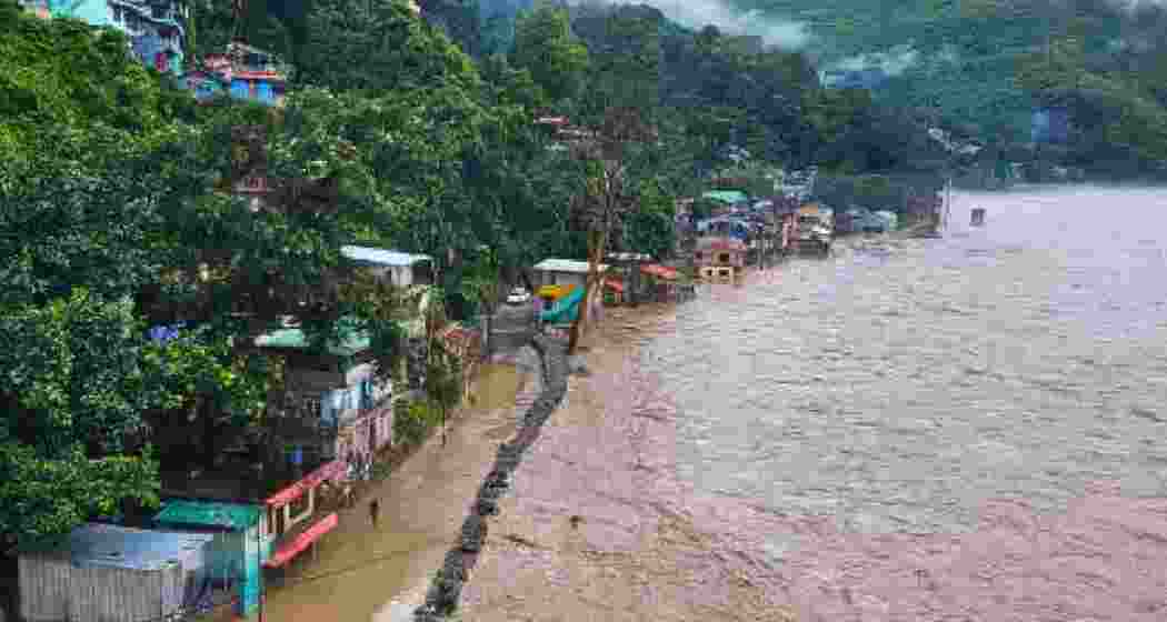 The Teesta River could be seen flooding localities near Teesta Bazar on Tuesday, disrupting movement along NH10 and submerging several low-lying homes across Kalimpong and Jalpaiguri districts.