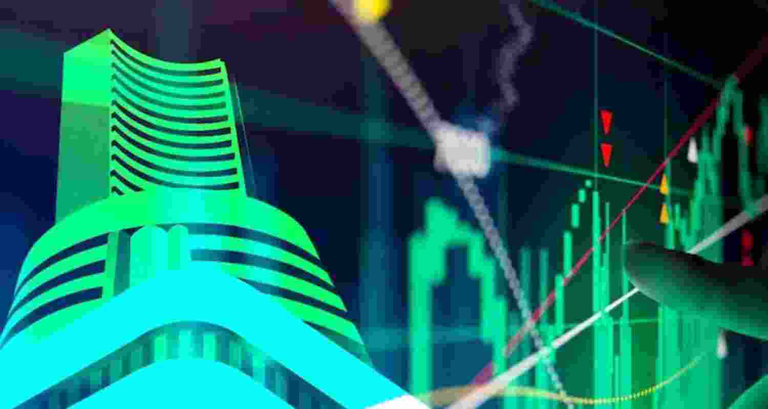 Stock market closes in green on buying in IT, consumer stocks