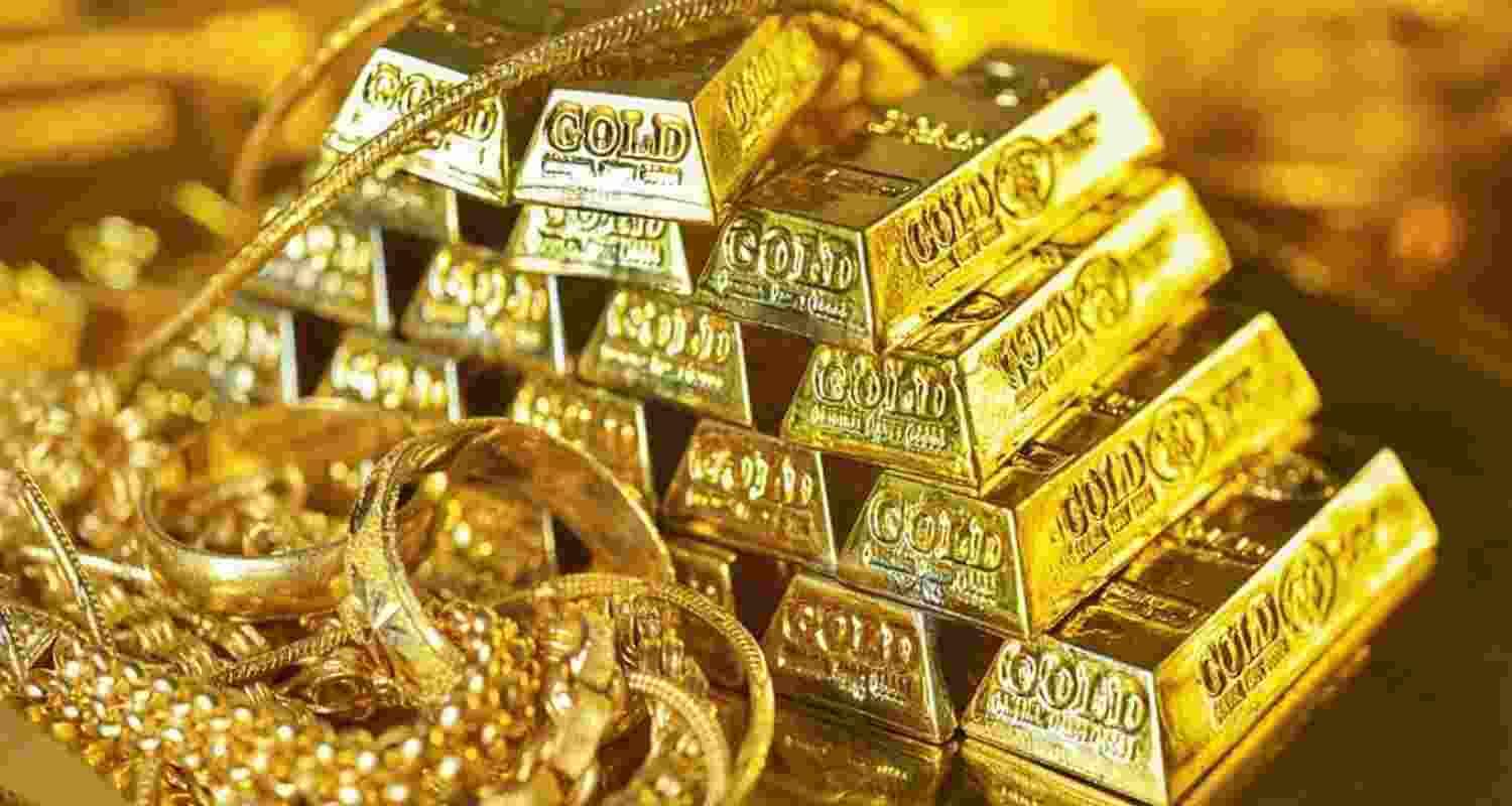 Gold rallies past USD 2,900 as inflation fears grow.