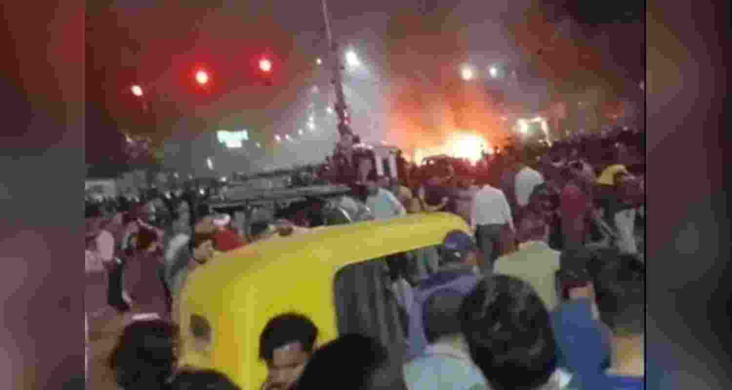 Powerful car blast in Red Fort area, multiple casualties feared Powerful car blast in Red Fort area, multiple casualties feared