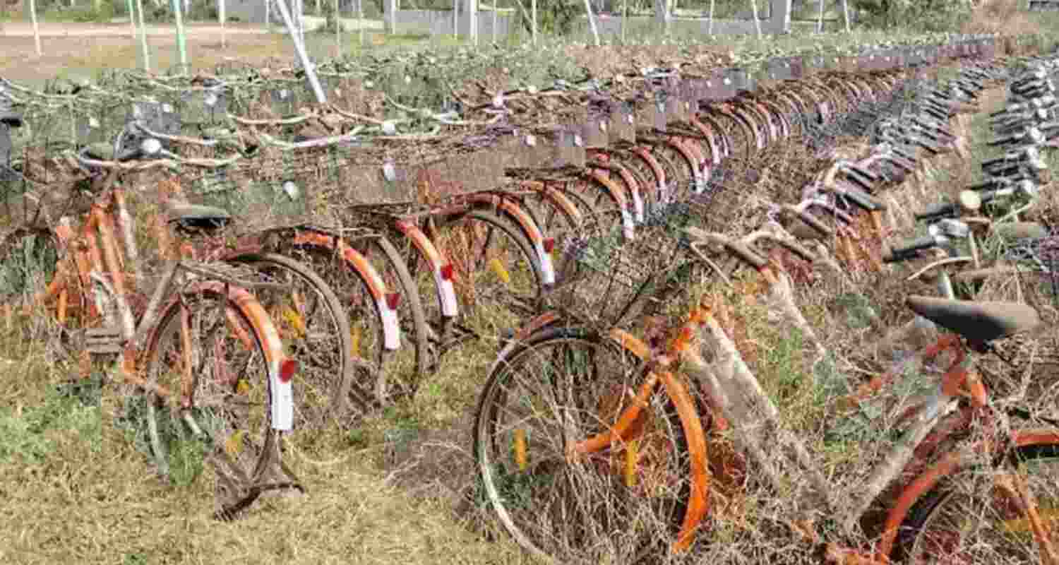 Gujarat: Cong leaders flash 'cycle scam' of BJP worth ₹8 cr.