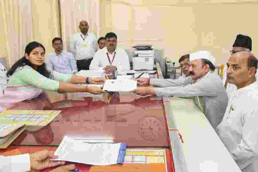 Congress loyalist KL Sharma files nomination from Amethi