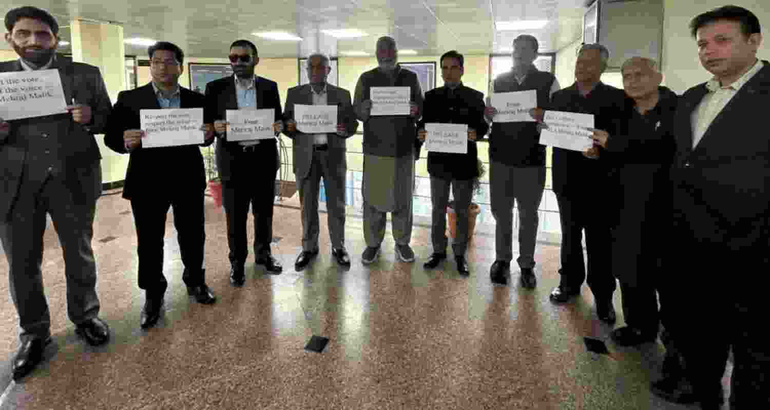 The autumn session of J&K Assembly begins with Malik's release plea. 