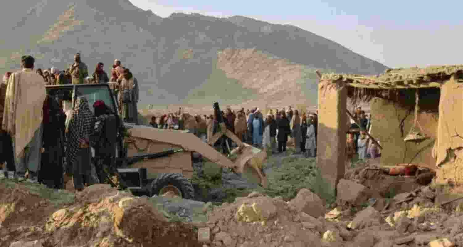 Reports from the Torkham border crossing suggest that civilians on both sides are fleeing their homes as mortars land in nearby villages. 