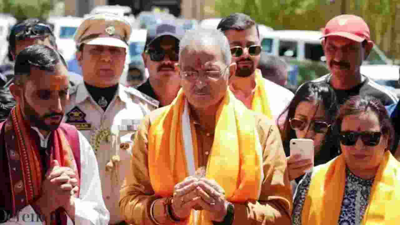 Air Vice Marshal visits Leh IAF station; meets LG, GoC