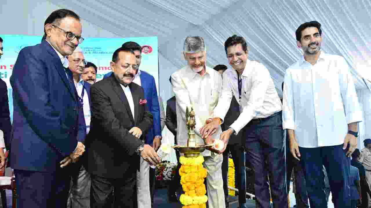 Speaking after laying the foundation, Chandrababu Naidu said AP had secured the Centre's Quantum Mission and in a very short time, companies like IBM, TCS, and L&T have come forward to set up quantum computers in AP.