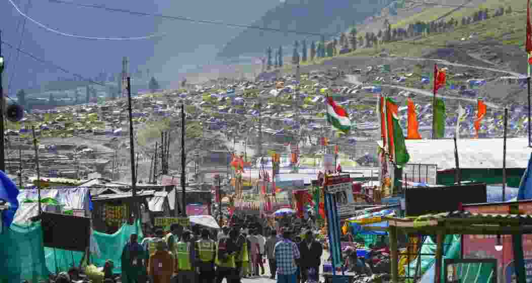 A fresh batch of 2,100 pilgrims left Jammu city for the twin base camps in the valley to join the Amarnath Yatra, officials said.