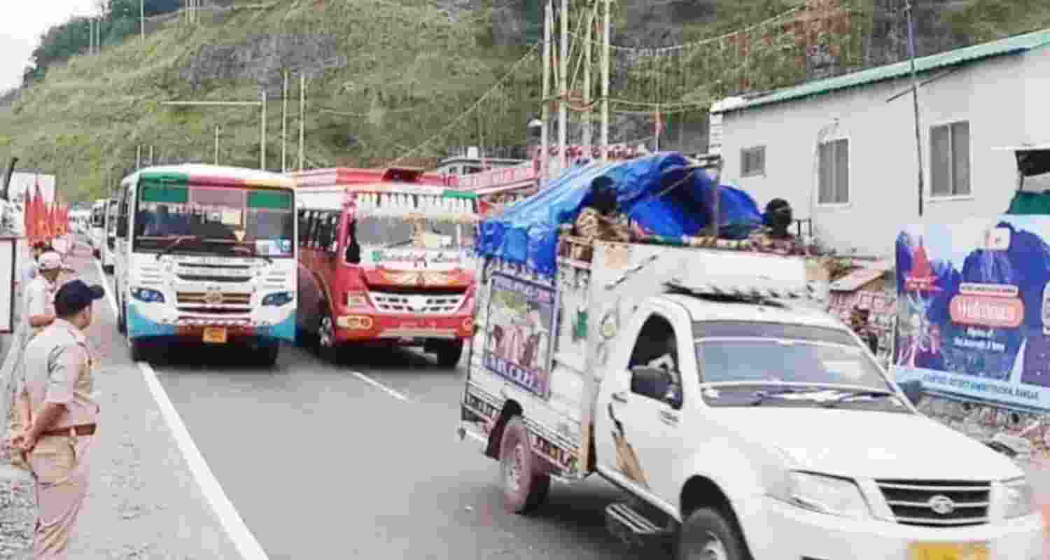 Ninth batch of over 8,700 Amarnath Pilgrims depart for Valley