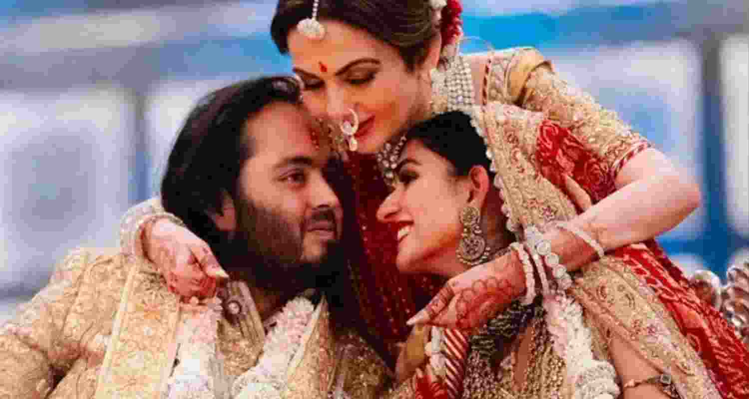Celebs wish Anant, Radhika on first wedding anniversary