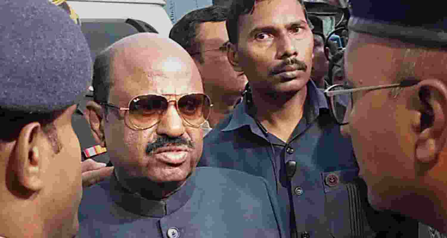 WB Guv ends Kerala trip, visits landslide-hit North Bengal