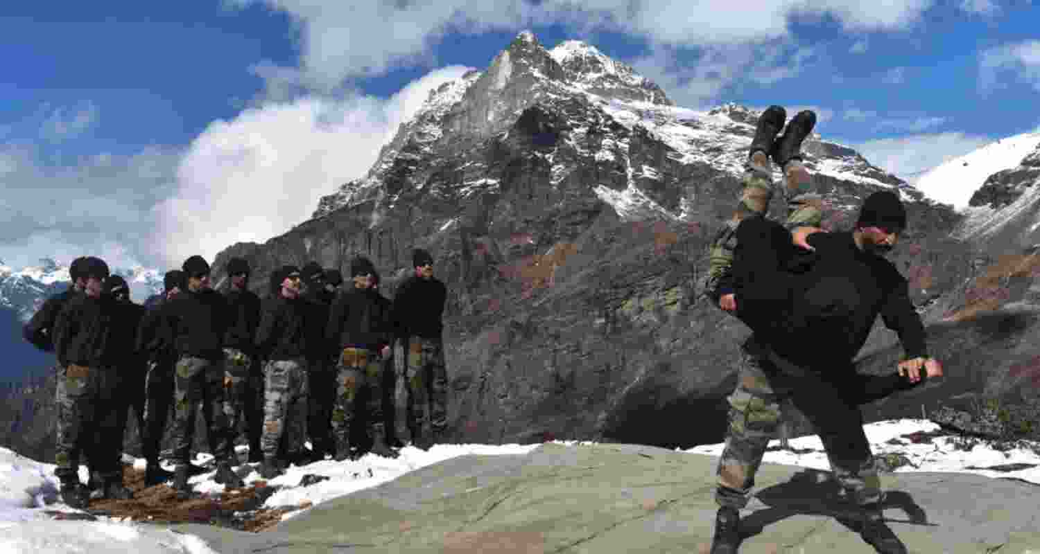 Indian Army’s Trishakti Corps begins high-altitude AMAR unarmed combat drills at over 14,000 ft. 