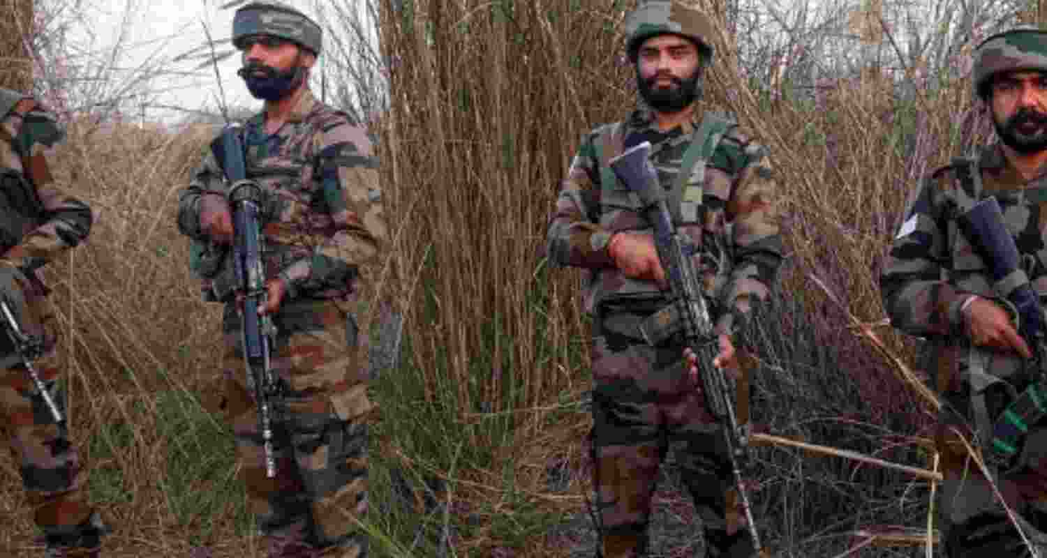 4 cops beaten by army men in J&K