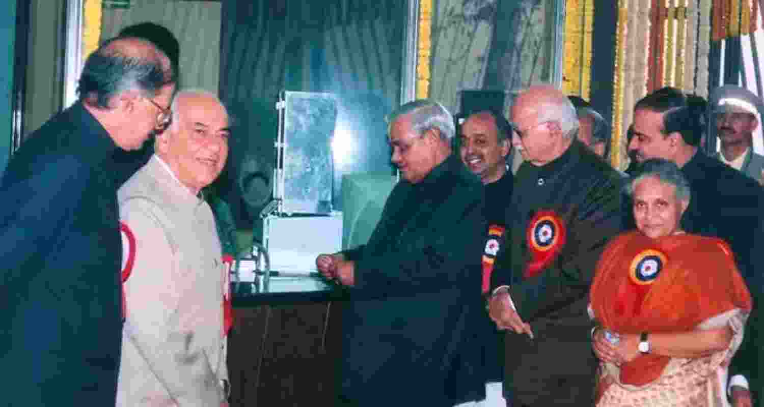 Former PM Atal Bihari Vajpayee inaugurates the Delhi Metro, 2002.