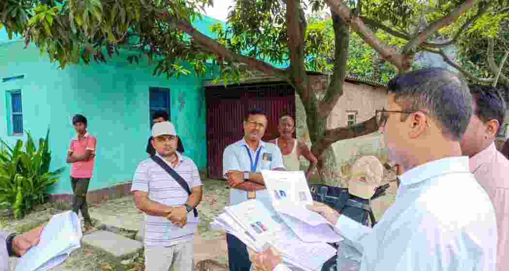 District Election Officer and District Magistrate Aman Sameer carries out a house-to-house visit in various panchayats under the Ekma Assembly Constituency to verify the work being done by Booth Level Officers and review the ongoing activities related to the special intensive revision campaign of the voter list, in Saran.