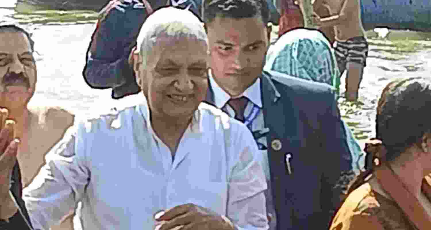 Bihar Governor Arif Khan takes holy dip at Maha Kumbh.