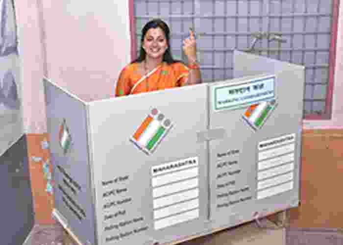 Maha MLA takes MP wife Navneet Kaur Rana on bike ride to cast vote in Amravati