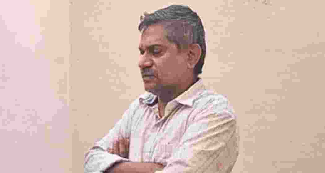 Accused Srinivas Louis in custody in Mysuru for allegedly sending over 1,100 fake bomb threats nationwide, triggering panic and prompting a multi-agency investigation.