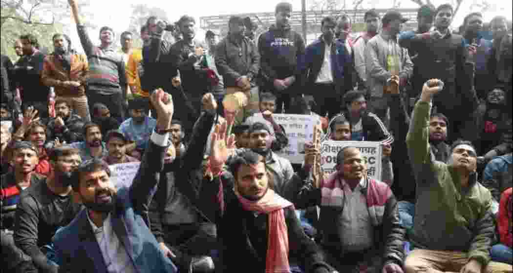 Protesters continue their sit-in at Gardani Bagh in Patna, demanding the cancellation of the entire December 13 BPSC exam. 