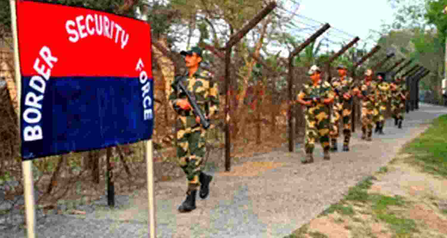 Smugglers armed with spears challenged by BSF personnel in Malda