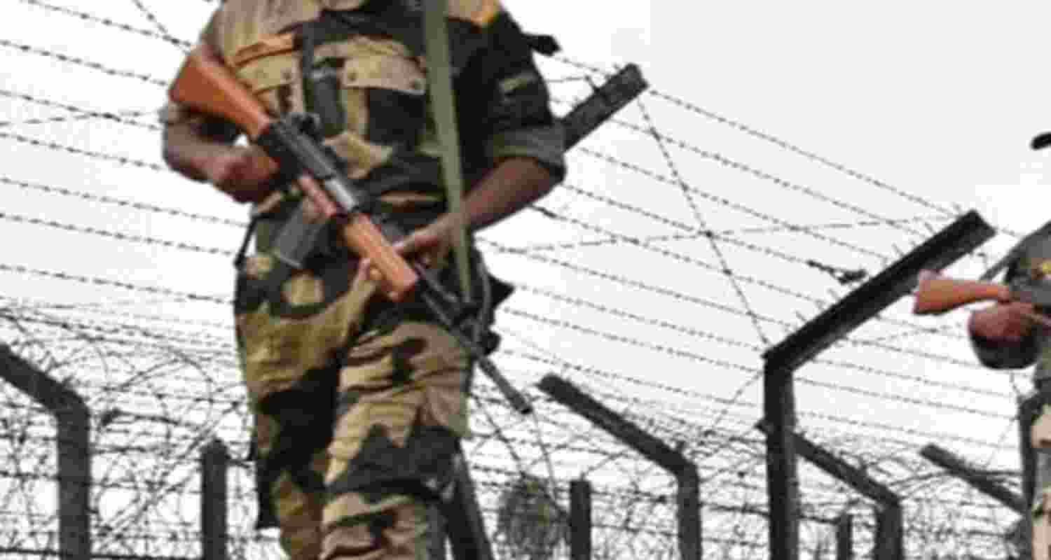 Smuggling bid foiled at India-B'desh border; 1 dead, 1 hurt