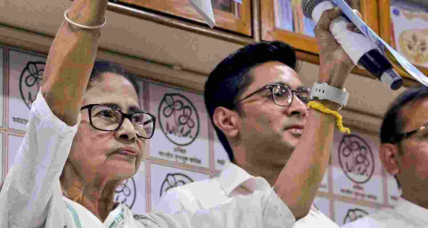 TMC unveils West Bengal poll manifesto with ‘Didi’s 10 Pledges’, promising welfare boost, economic growth, and targeting Centre over dues.