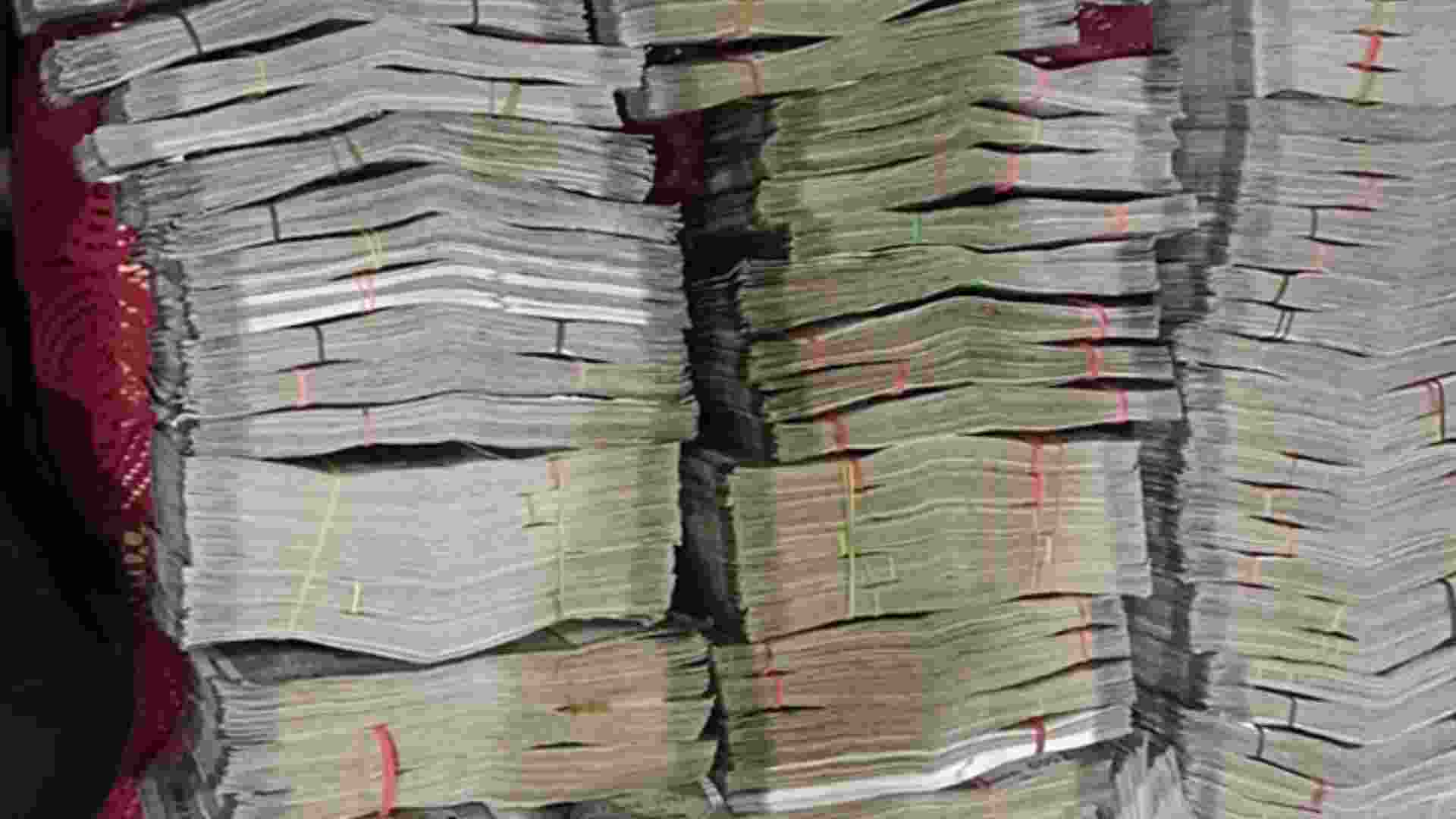 Cash recovered by CBI from Lt Col Deepak Kumar Sharma's house.