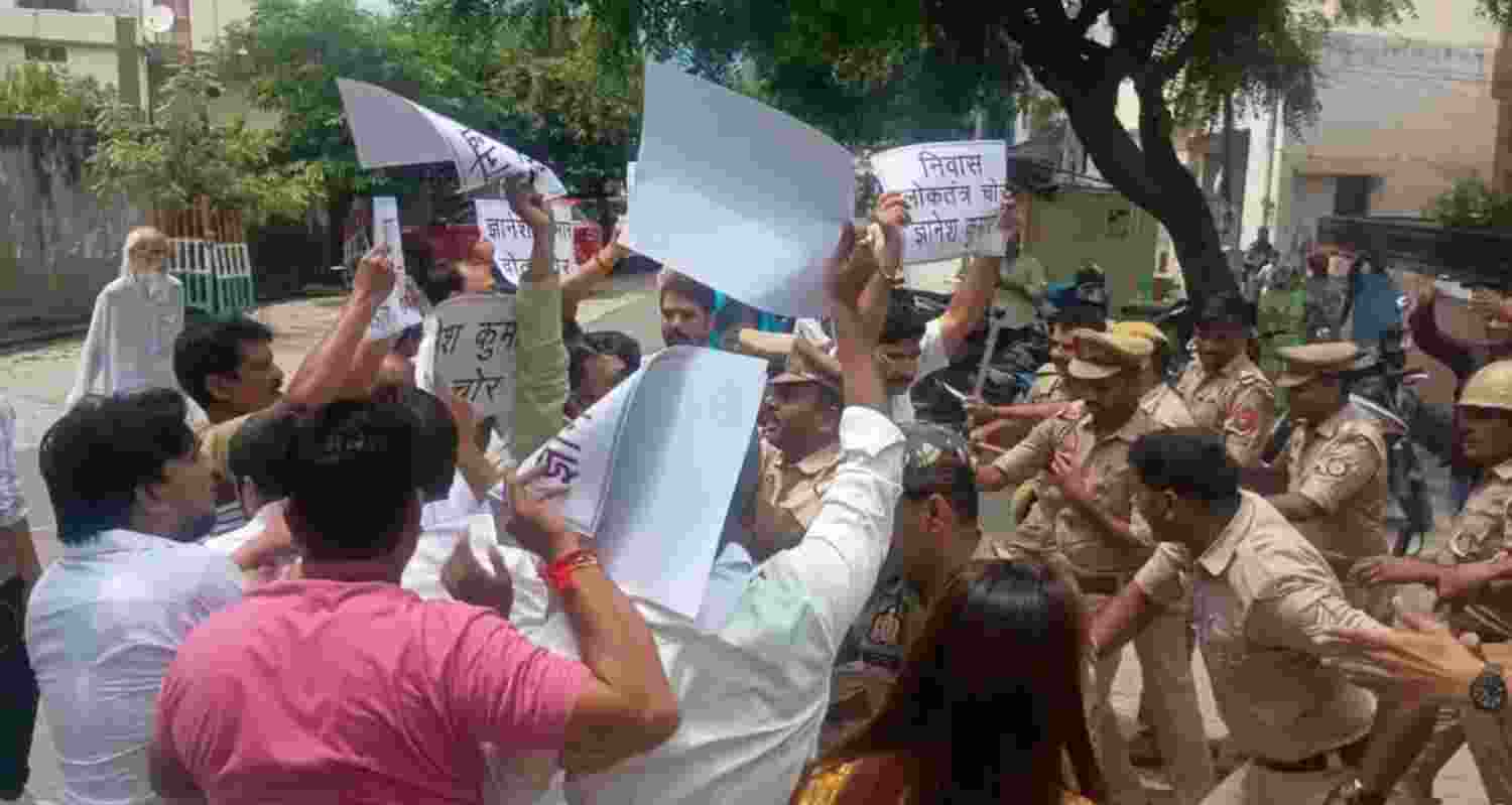 Cong protests outside CEC Gyanesh Kumar’s house in Agra
