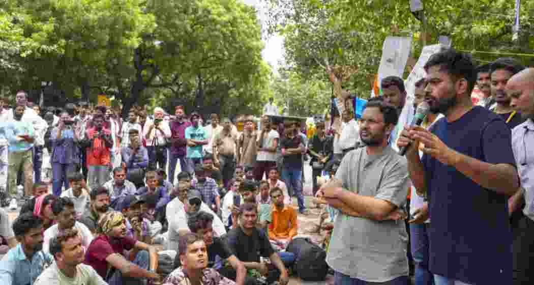 Cockroach Janata Party (CJP) founder Abhijeet Dipke addresses protesters at Jantar Mantar. Image for representational purposes.